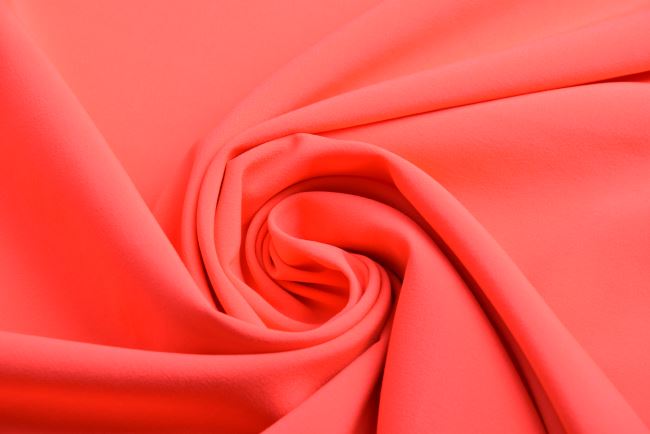 Látka na sportovní elastické kalhoty/bundy ve svítivě růžové barvě DEC005