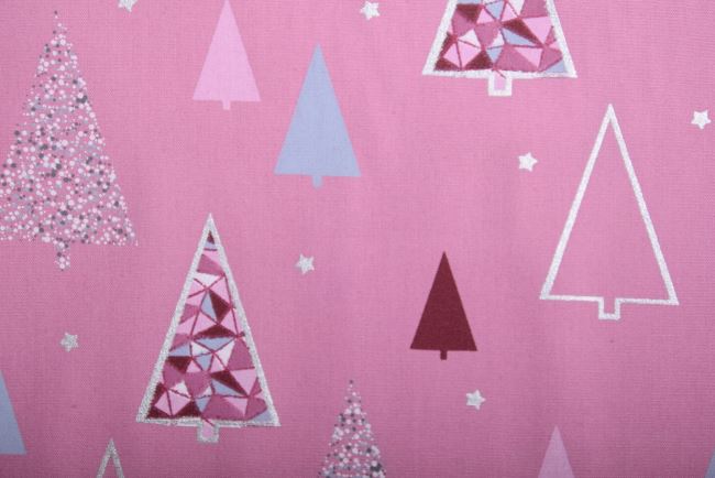 Vánoční látka z bavlny v růžové barvě s potiskem stromů 18718/014