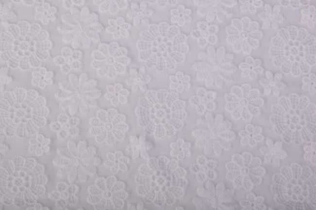 Krajka bílé barvy s motivem květin JA610