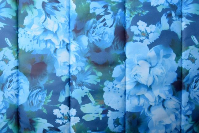 Prošev v modré barvě s digitálním květinovým potiskem a odzobným prošitím PL-NL-406