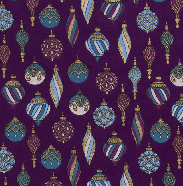 Vánoční látka z bavlny ve fialové barvě s potiskem vánočních ozdob 18713/024