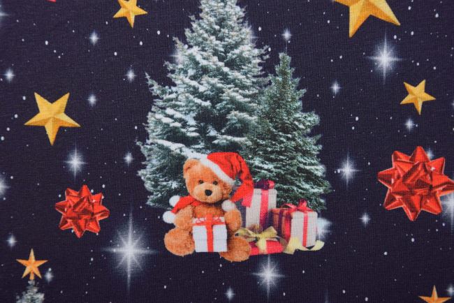 Vánoční bavlněný úplet v modré barvě s digitálním potiskem medvídka K26395-980D