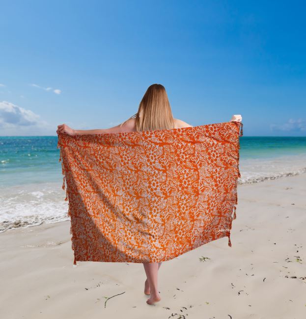 Pareo/sarong z Bali s kokosovou sponou v oranžové barvě s potiskem BALI50