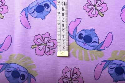 1 m bavlněného úpletu ve fialové barvě s pohádkovou postavou Stitch DS-KUP146 (1)