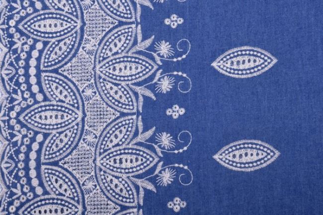 Džínovina v modré barvě s vyšitými ornamenty 11007/003