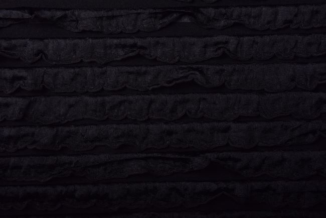 Úplet v černé barvě s plastickým vzorem kanýrů PAR145