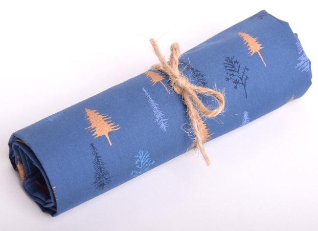 Rolička vánoční bavlny v modré barvě s potiskem stromečků RO18724/006
