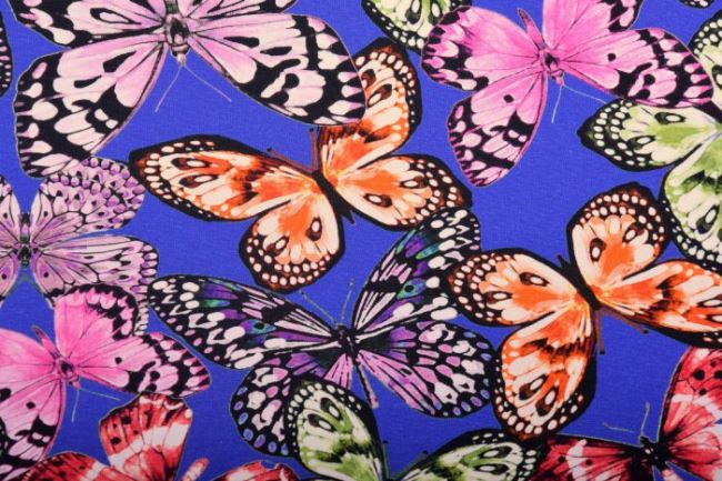 Bavlněný úplet v tmavě modré barvě s digitálním potiskem motýlů 10641/005