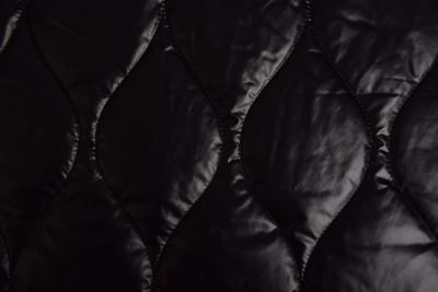 Prošev s leskem v černé barvě s ozdobným prošitím PL-D2/C12