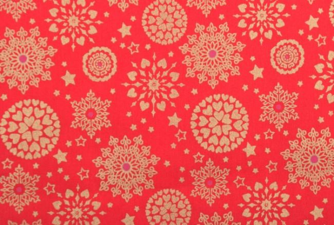 Vánoční látka z bavlny v červené barvě s potiskem zlatých sněhových vloček 12707/015