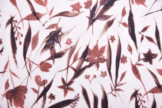Bavlněný úplet ve smetanové barvě s digitálním potiskem květin a listů 186520