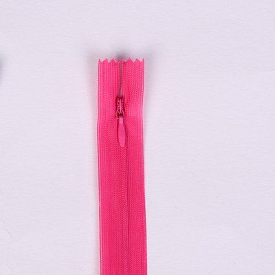 Skrytý zip v sytě růžové barvě 18cm I-3W0-18/144