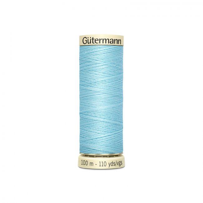 Univerzální šicí nit Gütermann v světle modré barvě 195