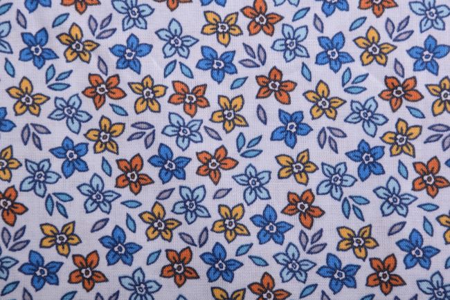 Popelín ve světle modré barvě s ozdobným potiskem květin 19430/002