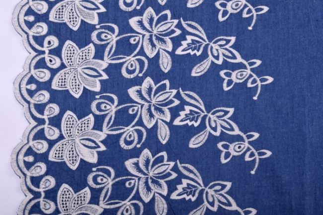Džínovina v modré barvě s vyšitými květy 11009/003