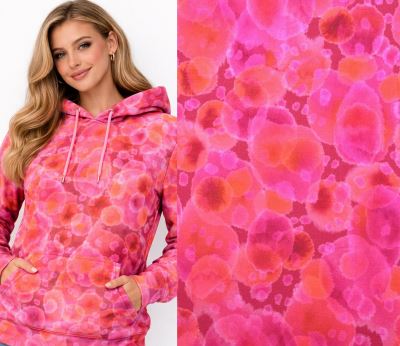 Počesaná teplákovina French Terry v růžové barvě s abstraktním potiskem 212140.0001