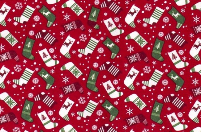 Vánoční látka z bavlny v červené barvě s potiskem vánočních punčoch 16719/015
