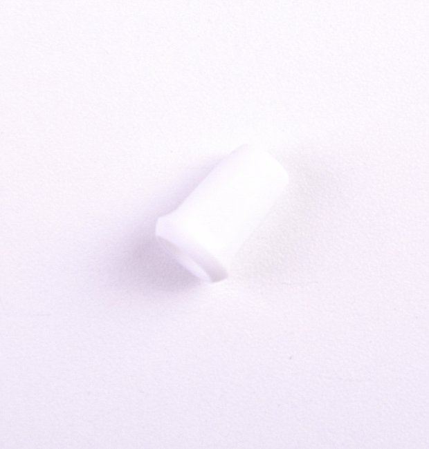 Plastová koncovka na šňůrky v bílé barvě K-B10-1480-101