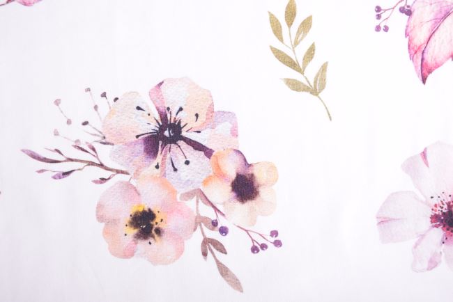 Bavlněný úplet ve smetanové barvě s digitálním potiskem květin 186604