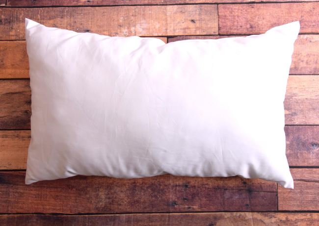 Bavlněný polštář s výplní z dutého vlákna ve vel.50x30 cm POV2