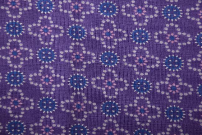 Bavlněný úplet fialové barvy s potiskem ozdobných květin TG260771
