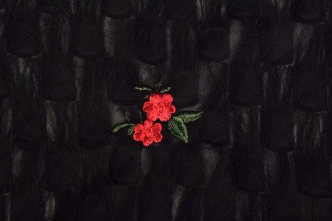 Šifón v černé barvě s vyšitými květy a třásněmi 14961/999