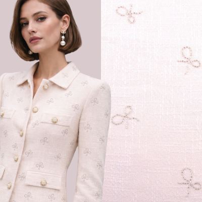 Chanel ve smetanové barvě s našitými korálky do tvaru mašličky 23101/020