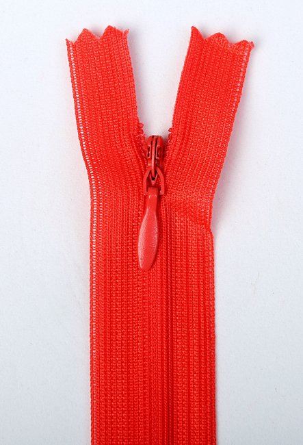 Skrytý zip červené barvy 35cm I-3W0-35-162