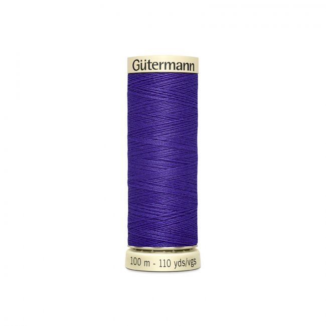 Univerzální šicí nit Gütermann v syté fialové barvě 810