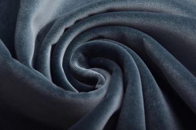 Dekorační samet v šedo zelené barvě FA5702