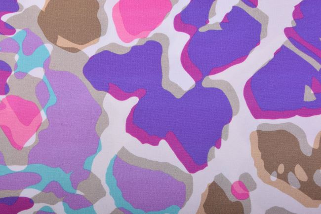 Bavlněný úplet s fialovým abstraktním potiskem MOR006