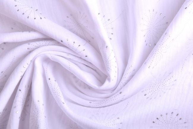 Mušelín v bílé barvě se stříbrným vzorem květin 17920/001