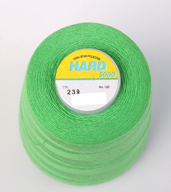 Šicí nit zelené barvy s návinem 5000 yardů I-N50-40-239