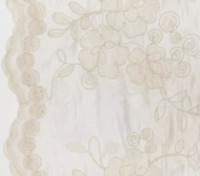 Luxusní přírodní látka Tencel ve smetanové barvě s vyšitými květy 21514/021