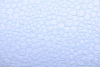 Úplet s plastickým vzorem puntíků ve světle modré barvě PAR1145