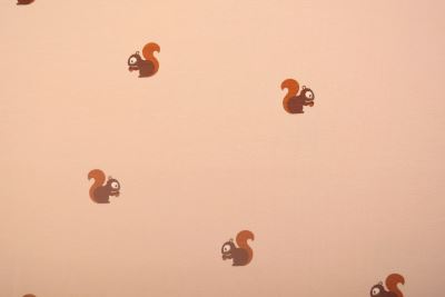 Bavlněný úplet v béžové barvě s potiskem veverek 23503/052