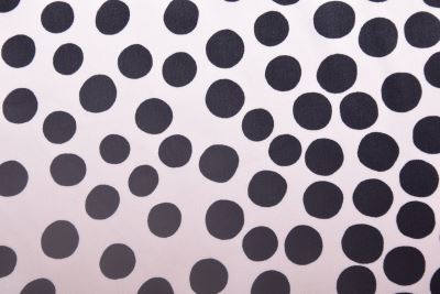 Viskózová látka ve smetanové barvě s potiskem puntíků TF182