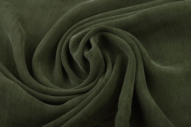Cupro v tmavě zelené barvě se sametovým povrchem QT074