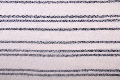 Vlněná kabátová látka ve smetanové barvě s proužkou NS2019