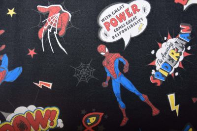 1 m bavlněného úpletu v černé barvě s džínovým vzhledem s potiskem Spider-Man DS-KUP147