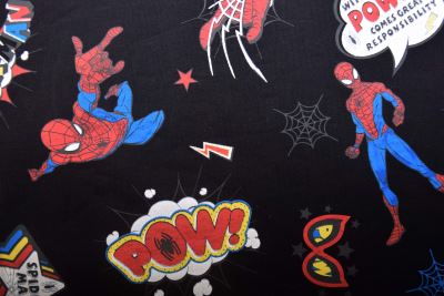 1 m bavlněného úpletu v černé barvě s potiskem Spider-Man DS-KUP148