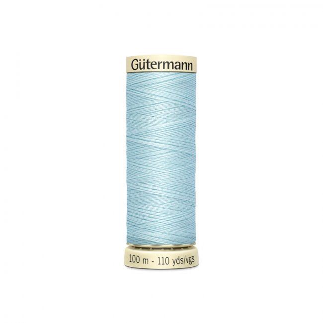 Univerzální šicí nit Gütermann v světle modré barvě 194