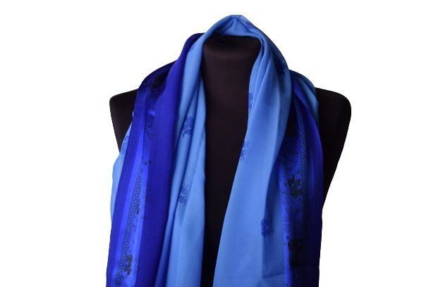 Šátek v modré barvě se slony SA333