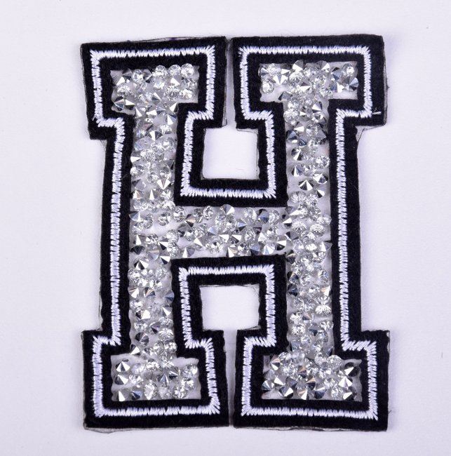 Nažehlovací nášivka ve tvaru písmene H s kamínky TH-019