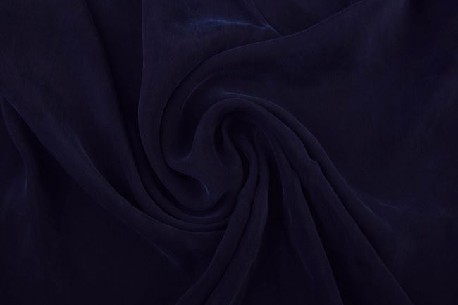 Cupro v tmavě modré barvě se sametovým povrchem QT094