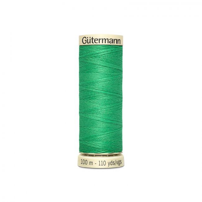 Univerzální šicí nit Gütermann v zelené barvě 401