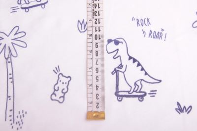 Bavlněný úplet ve smetanové  barvě s potiskem dinosaurů a textů TU26453 (3)