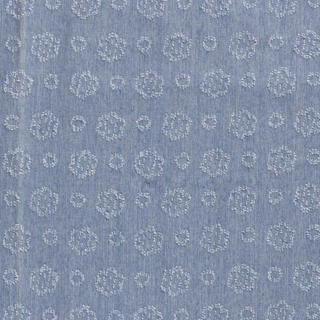 Košilová džínovina ve světle modré barvě s květy 13038/002