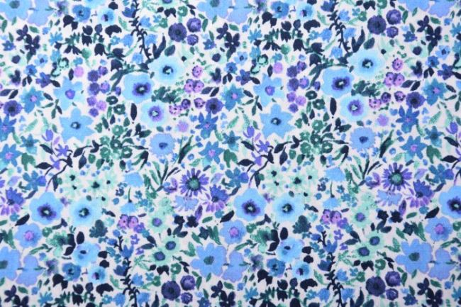 Viskózová látka v bílé barvě s modrými květy 132.574/0004