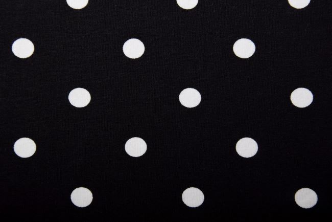Bavlněný úplet v černé barvě s potiskem puntíků 11810/069